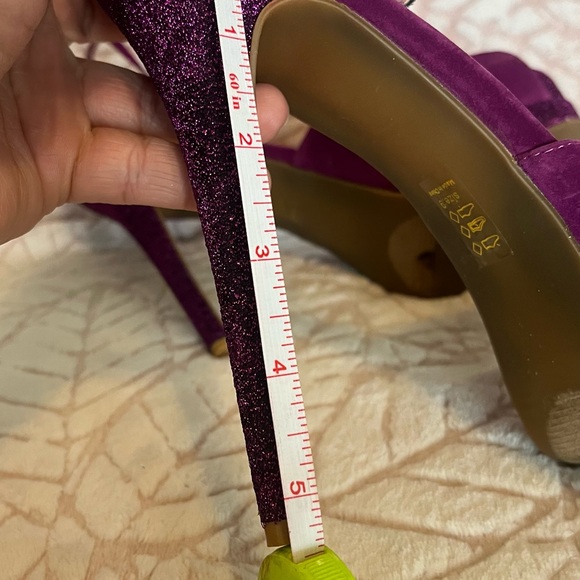 Shoe Republic LA Purple Pumps - Picture 4 of 5